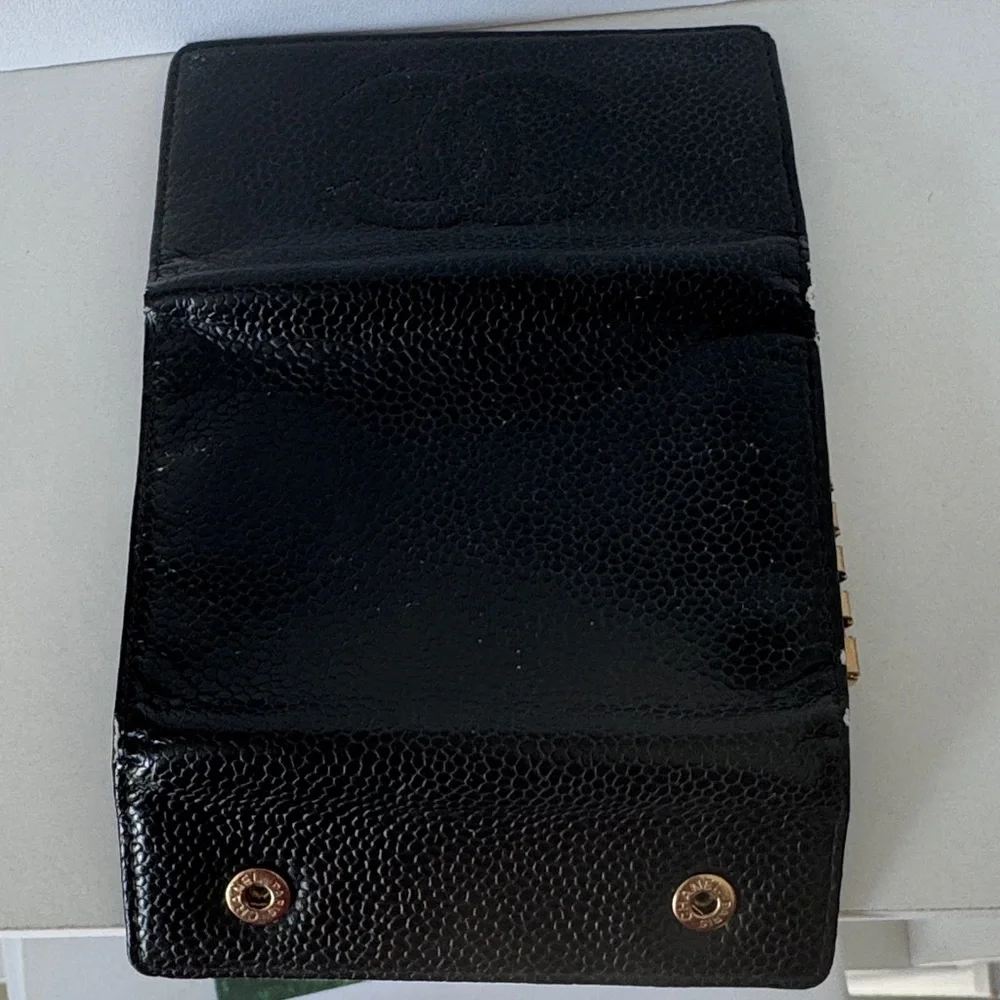 CHANEL CC Vintage Caviar Leather 6
Ring Key Case Authentic - Picture 9 of 9